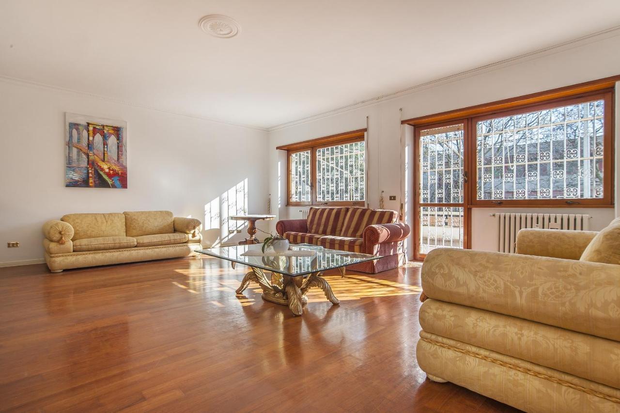 Eur Luminous And Large Family Terrace Apartment Roma Ngoại thất bức ảnh