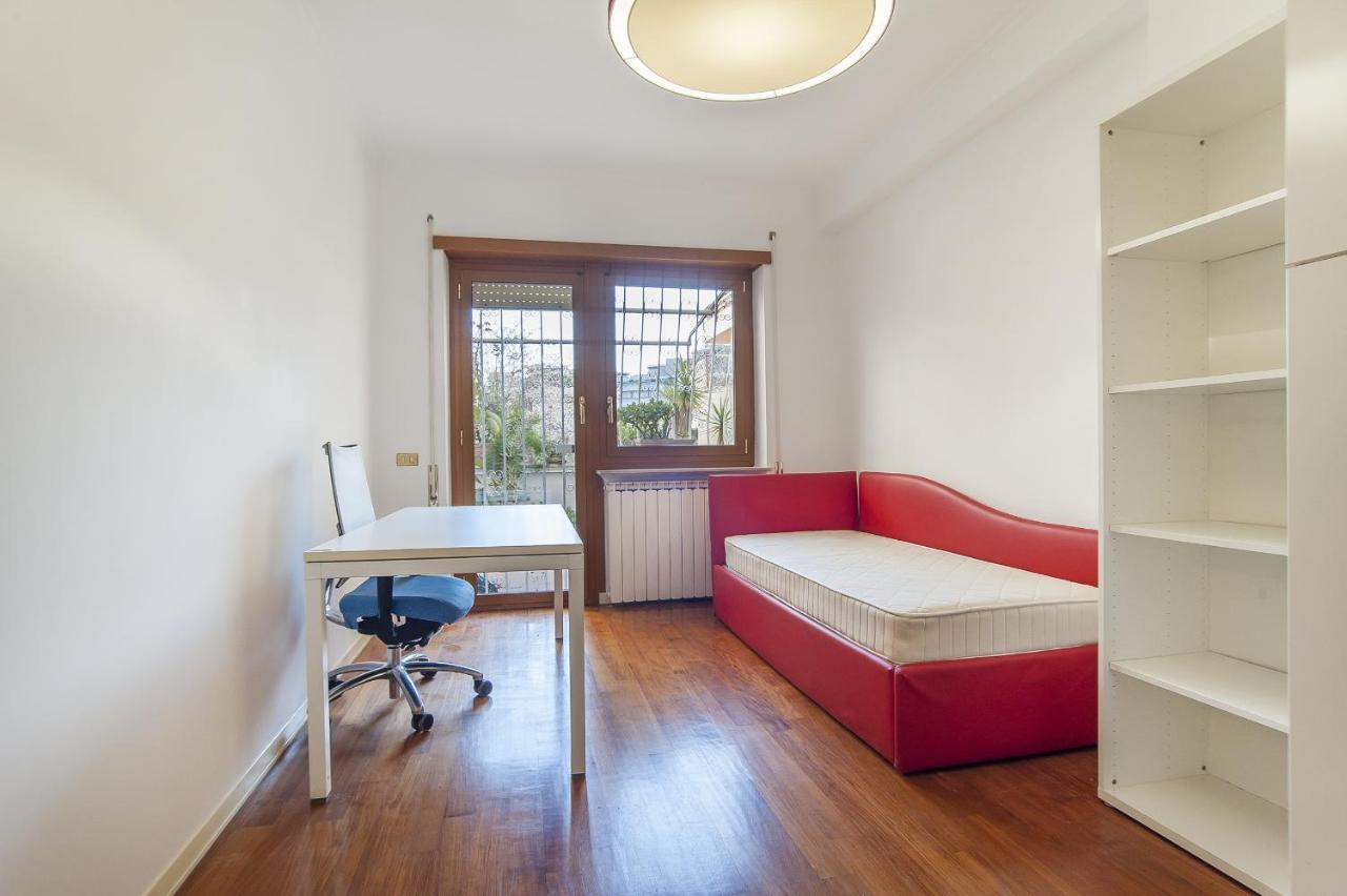 Eur Luminous And Large Family Terrace Apartment Roma Ngoại thất bức ảnh